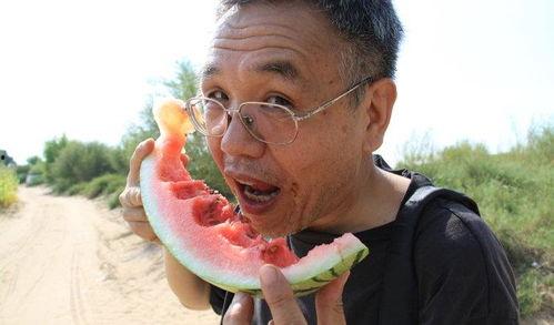 带你吃瓜奇葩构图